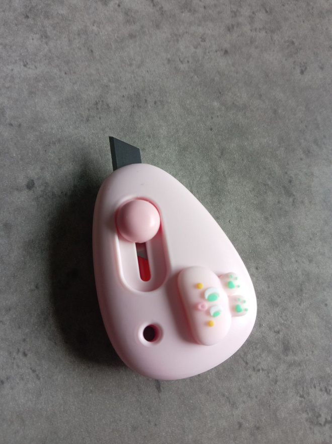 Uusi Söpö Mini-Mattoveitsi / Kirjekuorileikkuri