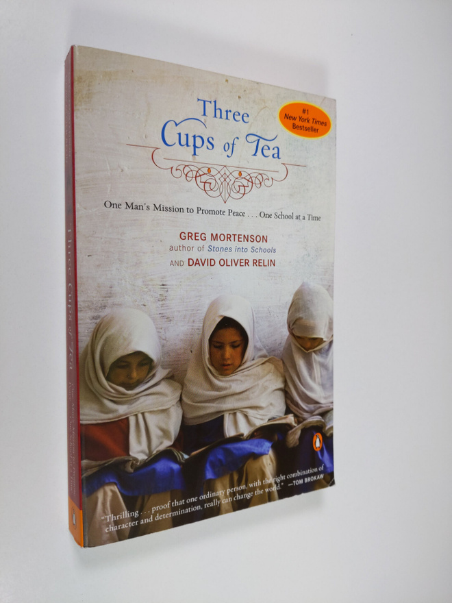 Greg Mortenson : Three Cups of Tea : One man's mission to...