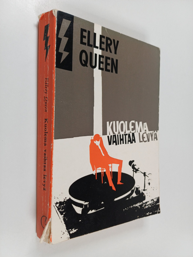 Ellery Queen : Kuolema vaihtaa levyä