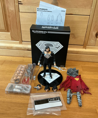 Mezco Toyz One:12 Superman: Recovery Suit Edition