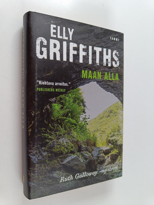 Elly Griffiths : Maan alla