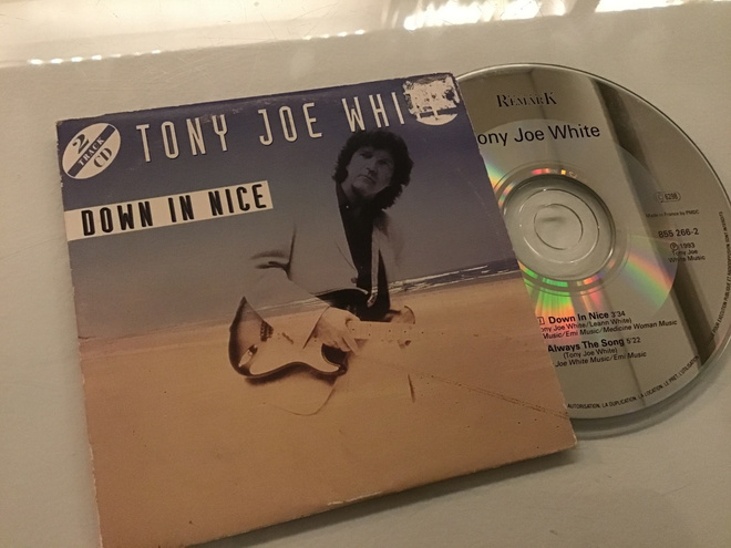 Tony Joe White . Down in nice CD