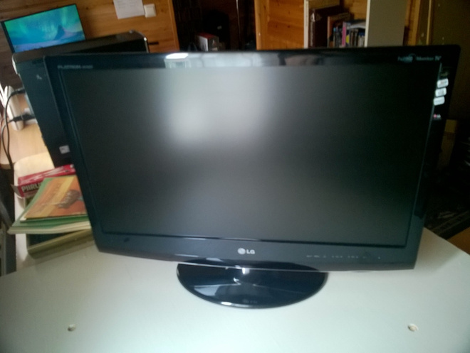 LG 27" Näyttö  ( VAIN NOUTO )