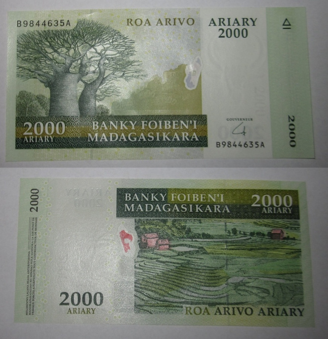 MADAGASKAR 2000 ariary 2009 P-95 UNC  (K15-S139)