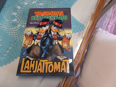 Aku Ankan taskarin kesädekkari: lahjattomat #