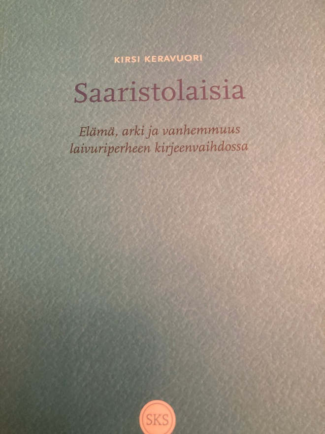 KIRSI KERAVUORI: SAARISTOLAISIA