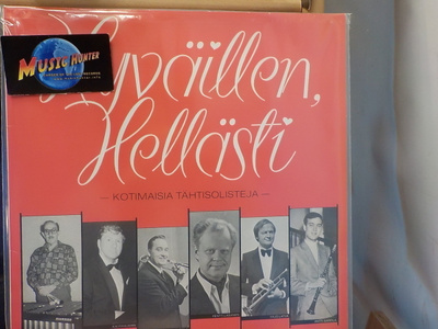 VARIOUS ARTISTS - HYVÄILLEN HELLÄSTI M- / M- LP