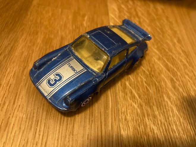 Porsche 911 Maisto pikkuauto 1/64