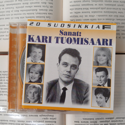 20 suosikkia • Sanat: Kari Tuomisaari (CD)