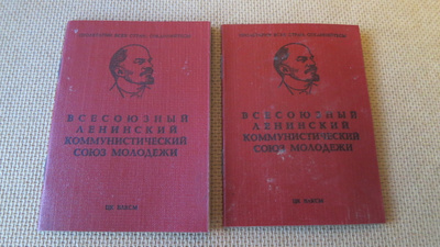 CCCP: kaksi Komsomol jäsenkirjaa