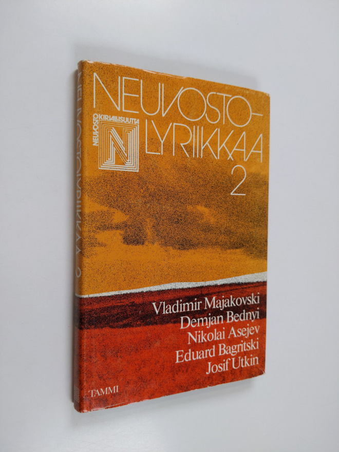 Natalia ym. (toim.) Baschmakoff : Neuvostolyriikkaa 2