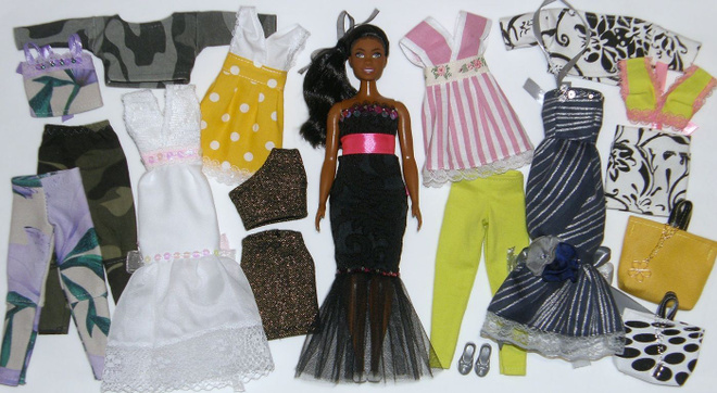 Curvy Barbie Nukke & Vaatesetti
