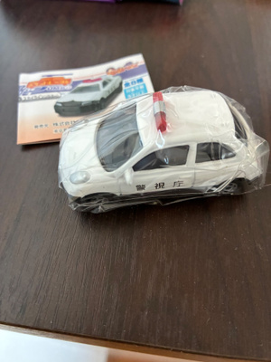 Nissan Micra 1/64 Bandai pikkuauto. Halpa lähtöhinta!