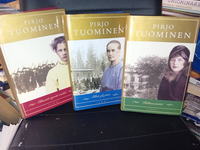 Pirjo Tuominen Satakunta sarjaa 3 kirjaa ( SIS POSTIKULU )