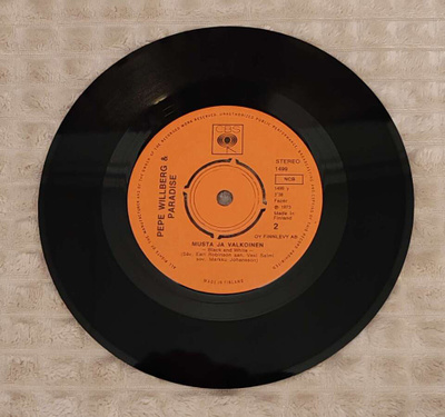 Pepe Willberg & Paradise Julie-Anne 7"Single