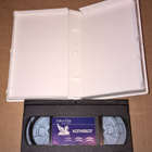 KIEHTOVA LUONTOMME  KILPAKOSIJAT SAVIMAJOJA  VHS 1992 - pikkukuva 3
