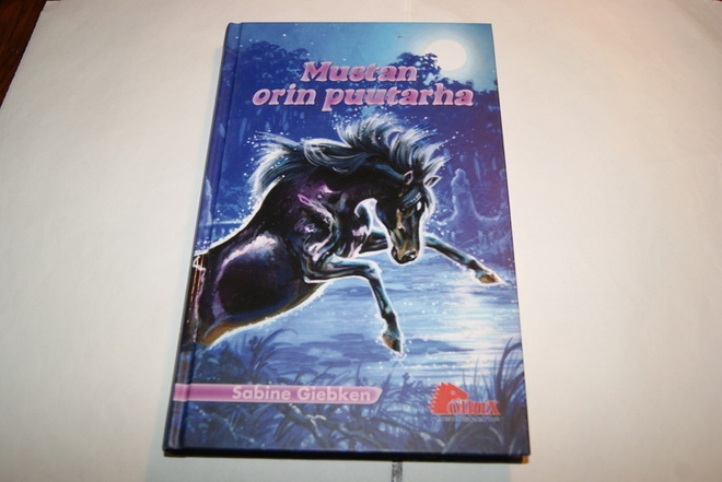 Sabine Giebken: Mustan orin puutarha