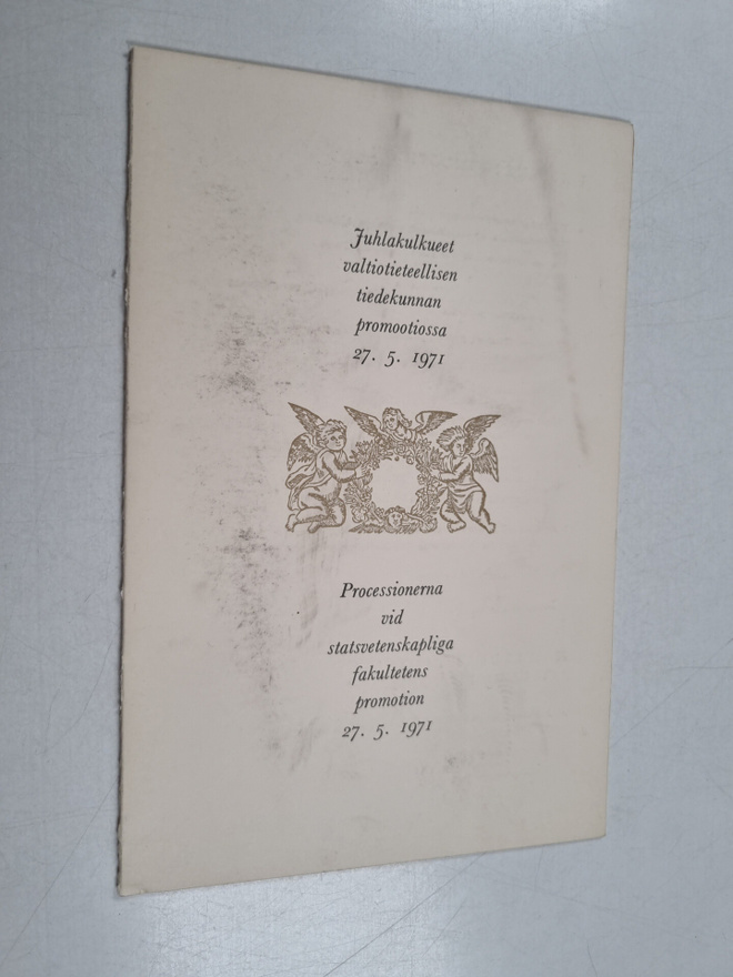 Juhlakulkueet valtiotieteellisen tiedekunnan promootiossa...
