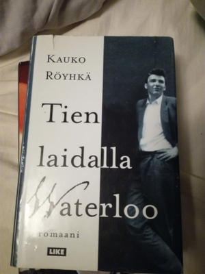 Kauko röyhkä tien laidalla waterloo
