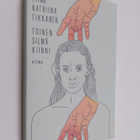 Tiina Katriina Tikkanen : Toinen silmä kiinni : romaani - pikkukuva 1