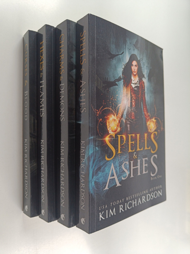 Kim Richardson : The Dark Files 1-4 : Spells & ashes ; Ch...