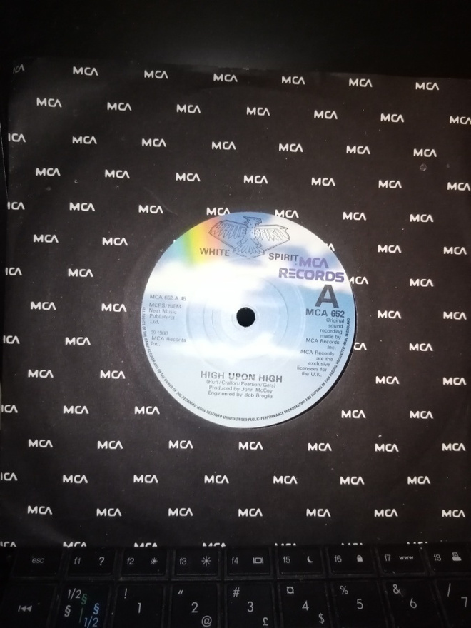 7" single : White SPIRIT : HIGH UPON HIGH ( SIS POSTIKULU)