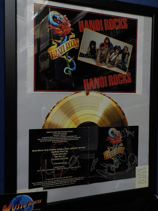HANOI ROCKS TAULU KUUDELLA NIMMARILLA