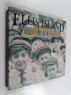 Pamela Reeves : Ellis Island - Gateway to the American Dream