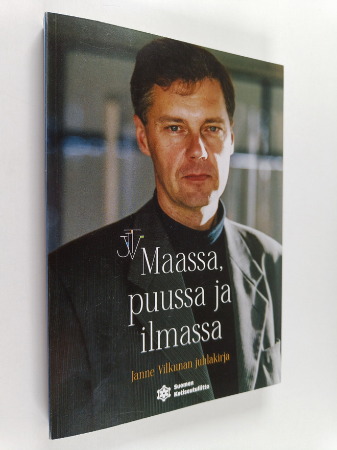 Maassa, puussa ja ilmassa : Janne Vilkunan juhlakirja