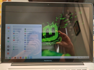MacBook Pro, LinuxMint 22
