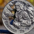 Hopeavärinen Raatteen tien merkki. Halkaisija - 23 mm. - pikkukuva 1