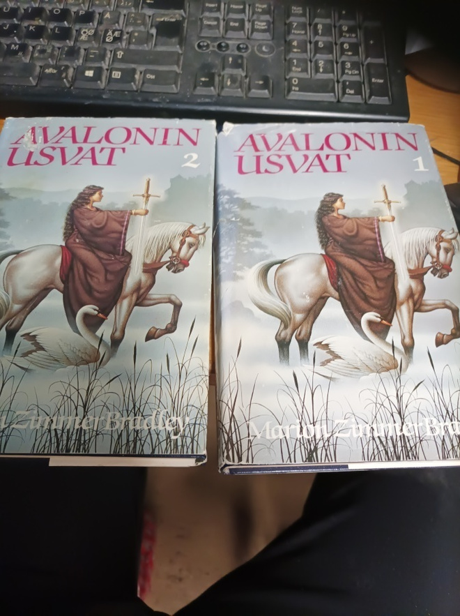 Marion zimmer bradley avalonian usvat 1 & 2