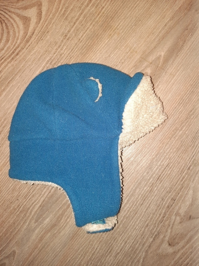 Sininen ja harmaa talvilakki