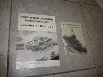 Puolustusvoimiemme panssarivaunut vuosina 1918-1973 + esite