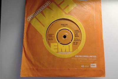 JOHNNY JOHNSON & THE BANDWAGON :: HONEY BEE :: VINYYLI  7"
