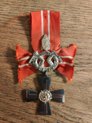 4. Luokan Vapaudenristi tammenlehvällä 1941