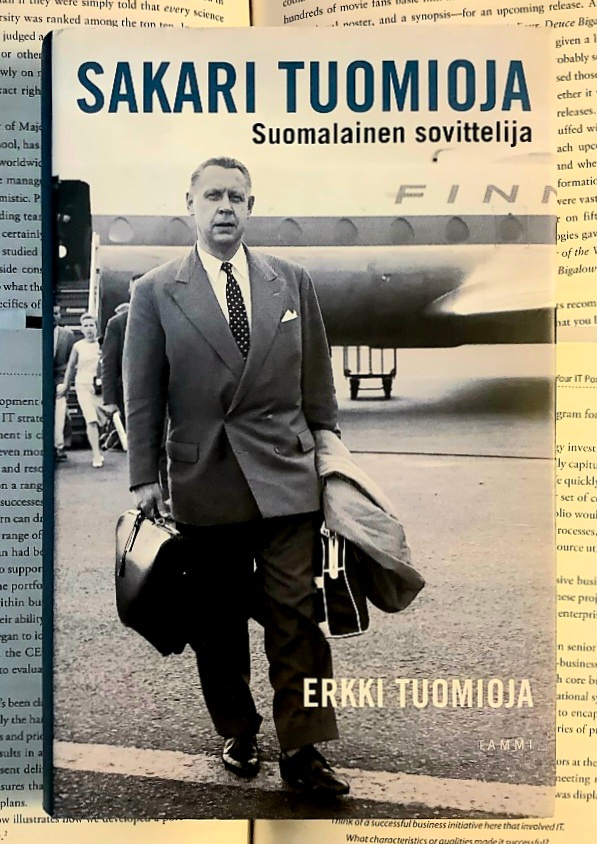 Erkki Tuomioja - Sakari Tuomioja: suomalainen sovittelija