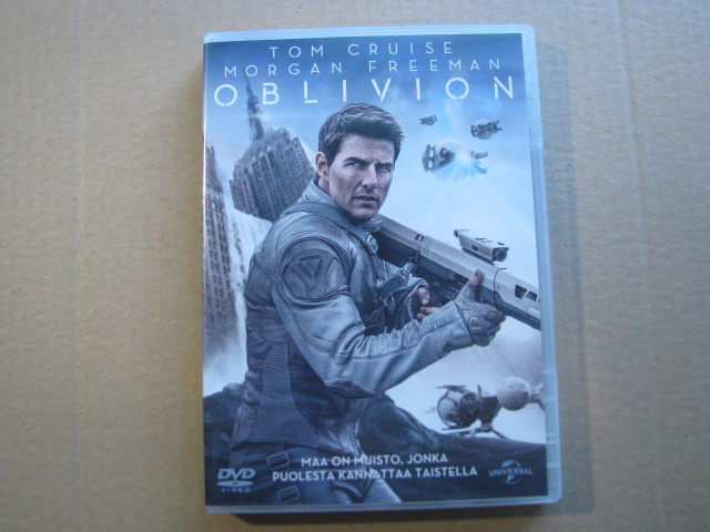 OBLIVION ( Tom Cruise )