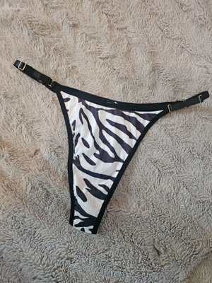 Seepra stringit koko s