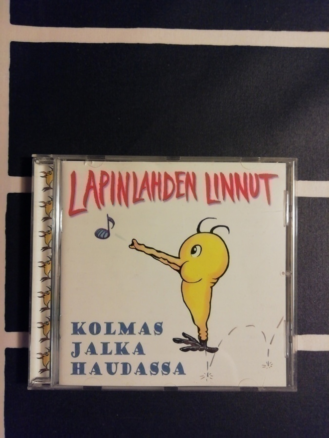 Lapinlahden linnut. Kolmas jalka haudassa. v. 2003.