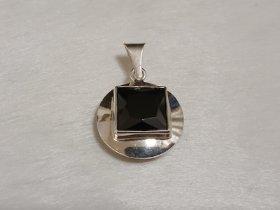 Kotimainen Design, Hopea, riipus, musta kivi, KI 925