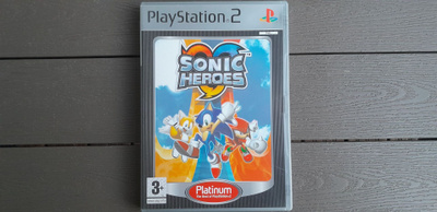 PS2: Sonic Heroes peli (2004)