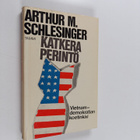 Athur M. Schlesinger : Katkera perintö : Vietnam ja Yhdys... - pikkukuva 1