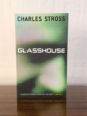 Glasshouse (Charles Stross, pehmeäkantinen)