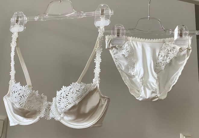 Chantelle rintaliivit 75A + housut koko S