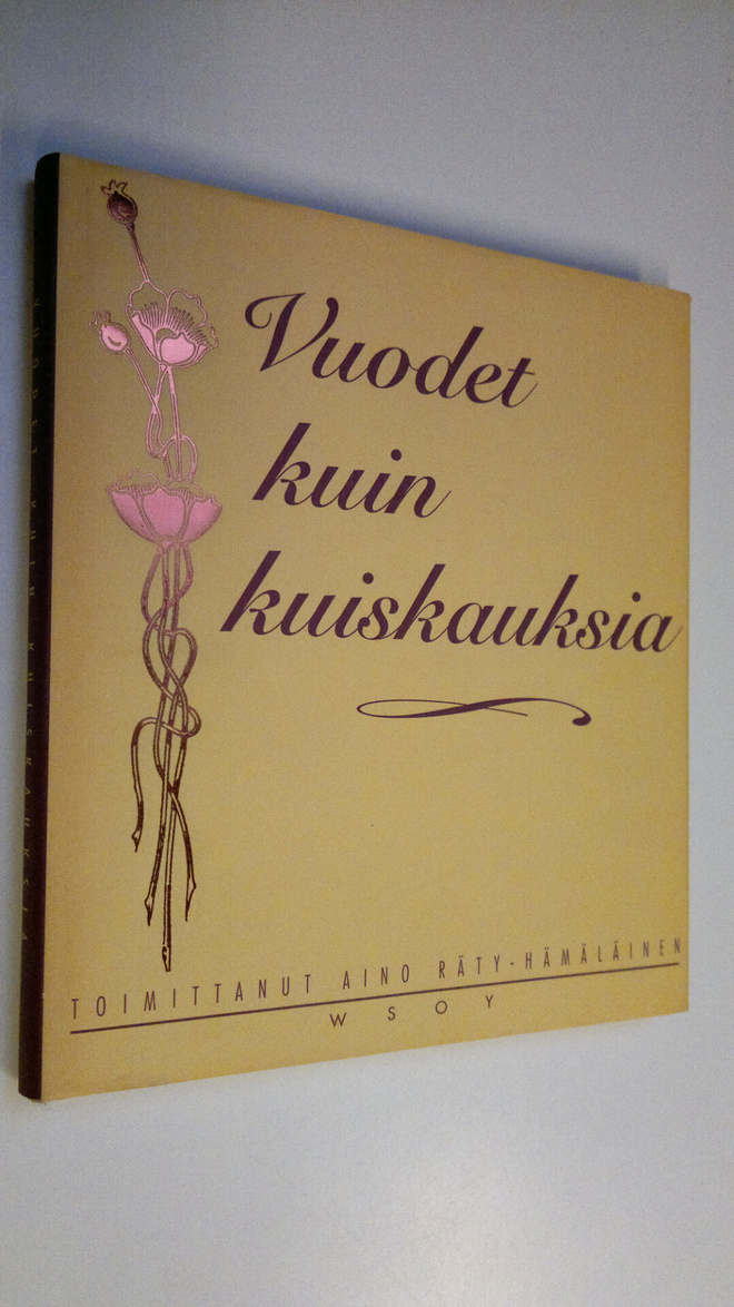 Aino (toim.) Räty-Hämäläinen : Vuodet kuin kuiskauksia