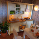 Nukkekoti keittiökaapisto Lundby valoilla - pikkukuva 4