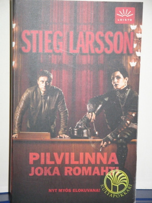 Stieg Larsson : PILVILINNA JOKA ROMAHTI