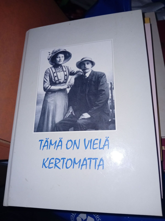 Hosiaisluoma-Karppinen  : Tämä on vielä kertomatta ( SIS POS