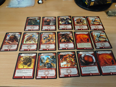 Duel Masters punaisia kortteja